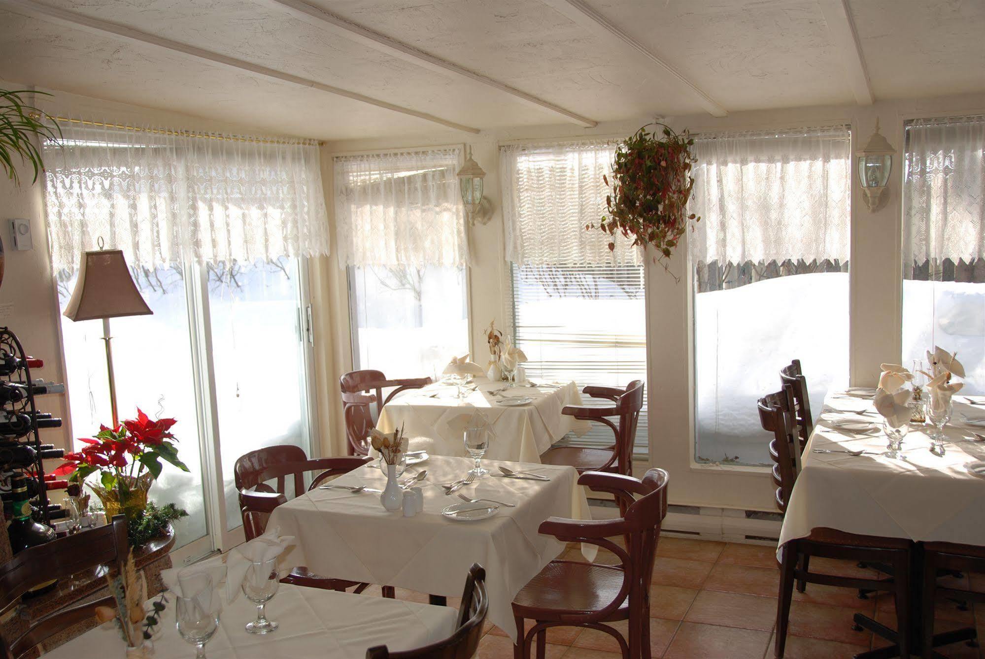 Auberge La Rosepierre Bistro Henri Grandes-Bergeronnes Esterno foto